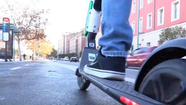 Herida la conductora de un patinete eléctrico al colisionar con un turismo en Zaragoza