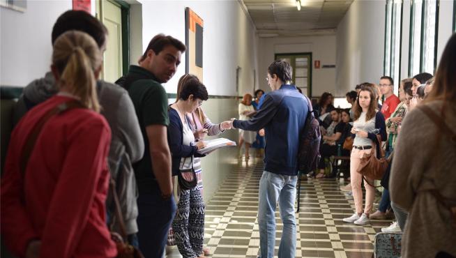 Se celebran las históricas oposiciones de maestro con la participación en Huesca del 67 % de los inscritos