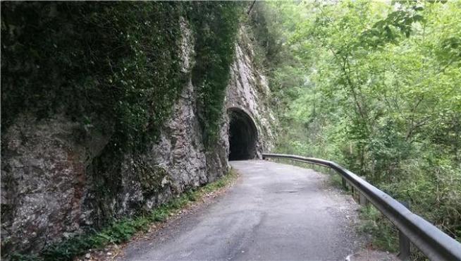 Cortada la carretera de Añisclo por dos desprendimientos de rocas causados por la lluvia