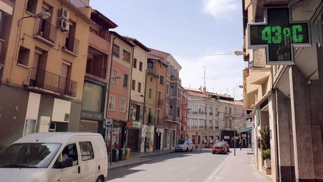 Fraga bate el récord de calor en Aragón y Huesca "mejora" su marca