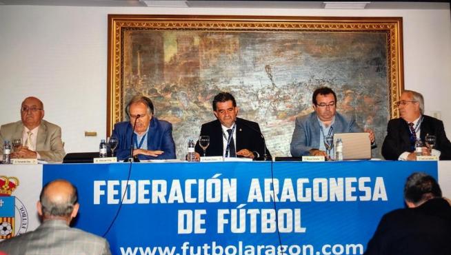 Óscar Fle define de "cara y cruz" el curso del fútbol aragonés