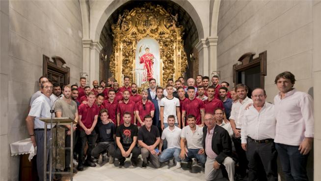 El Huesca hace su tradicional ofrenda a San Lorenzo con Carlos Luna en la memoria