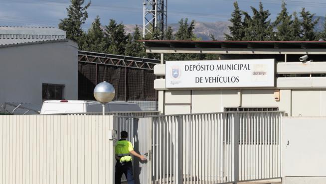 Un centenar de vehículos se acumulan en el depósito y naves municipales de Huesca