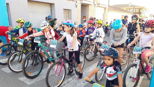 La BTT de Aspanoa bate su récord, con casi 900 ciclistas pedaleando contra el cáncer infantil