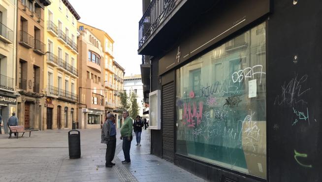 Más de 50 locales vacíos empañan la imagen del Coso y calles céntricas de Huesca