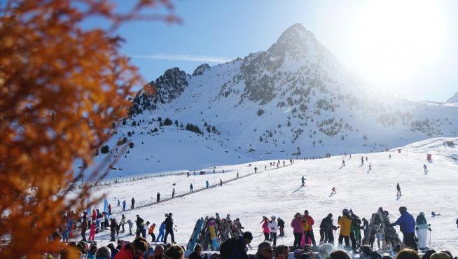 Cerca de 100.000 esquiadores ya han pasado por las estaciones de Aramón