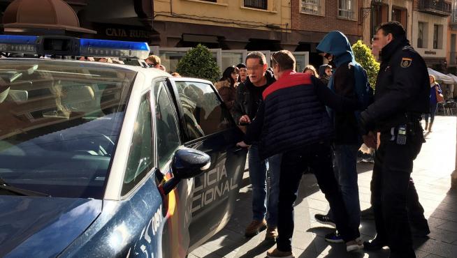 Un detenido por intentar asaltar un banco en el plaza del Torico
