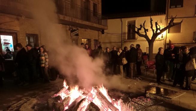 San Esteban de Litera celebra su patrón con el reparto de más de 250 bocadillos de longaniza