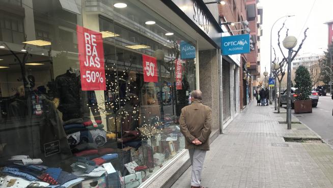 Rebajas y promociones animan en Huesca la venta de los regalos de Reyes