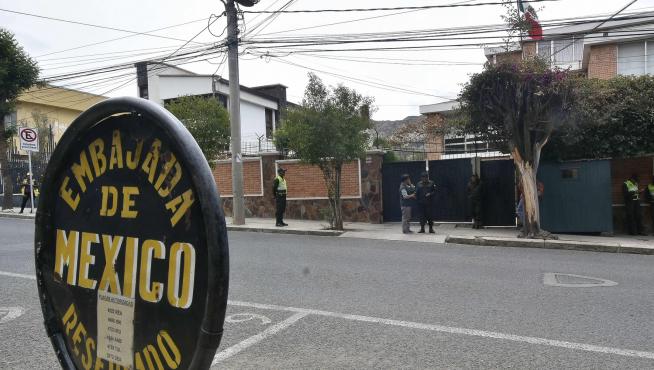 Exteriores niega haber ayudado a asilados bolivianos a salir de la embajada