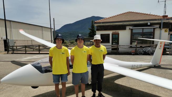 El aeródromo de Santa Cilia forma a los pilotos más jóvenes del país de vuelo sin motor