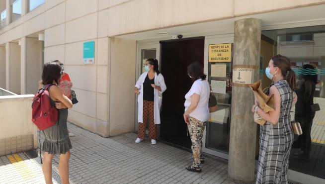 Algunos usuarios se quejan por llamar "hasta diez veces" a los centros de salud de Huesca sin obtener respuesta