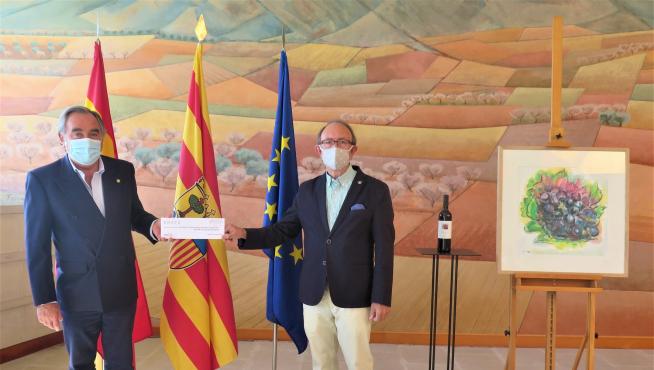 Rotary Club de Huesca recibe lo recaudado por el vino solidario de Enate