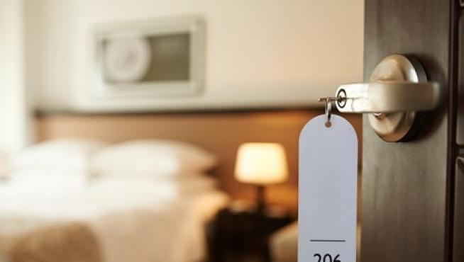 Las pernoctaciones en hoteles bajaron el 73,3 % en 2020 y los precios, un 6 %