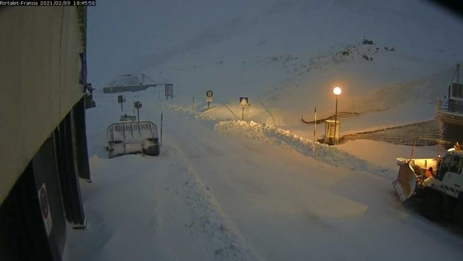 La nieve complica la circulación en más de 15 carreteras del norte de la provincia