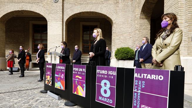 El Gobierno de Aragón en pleno ha rendido homenaje a las mujeres por su papel en la pandemia.