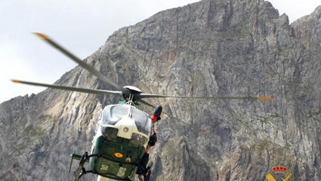 Helicóptero de la Guardia Civil, en una intervención en la provincia de Huesca.