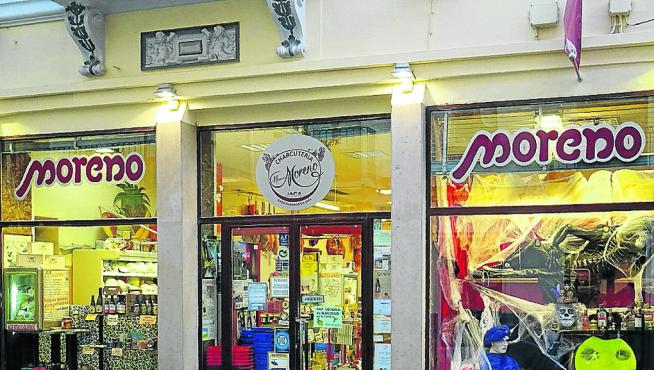 La tienda está situada en el número 8 de la calle Mayor de Jaca.