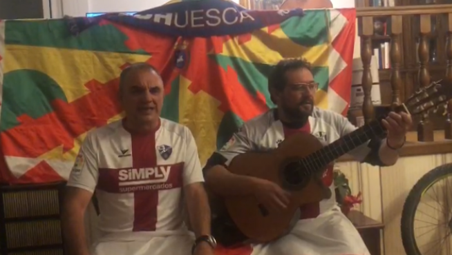 “Y salimos del descenso”, la jota de los “Javis” al Huesca