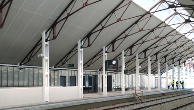 El alcalde destaca que la nueva estación de Canfranc está dotada con instalaciones modernas pensadas para el futuro.