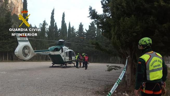 Otra imagen del rescate de una senderista en Teruel.