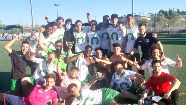 El Juventud celebró la victoria y el ascenso a Primera Regional tras concluir la liga