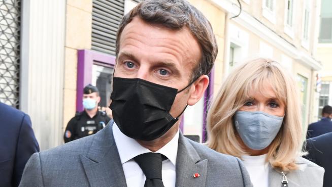 Emmanuel Macron y su esposa Brigitte.