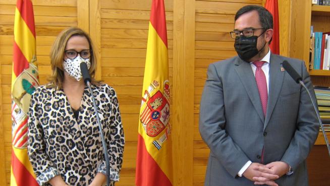 La consejera de Presidencia del Gobierno de Aragón, Mayte Perez, y el consejero de Presidencia de la Comunidad Foral de Navarra, Javier Remírez