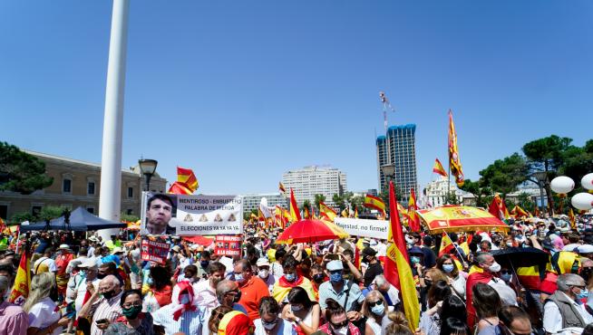 Miles de personas se manifiestan en Madrid contra los indultos del "Procés"