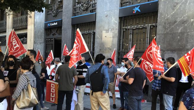 Movilización en Zaragoza contra el ERE de Caixabank.