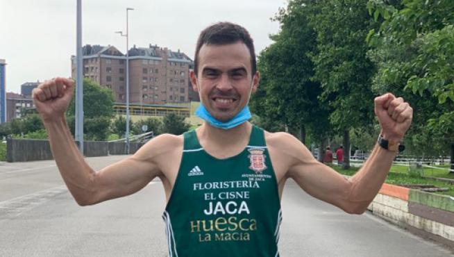 Alberto Puyuelo, tras proclamarse campeón de España de 50 kilómetros.