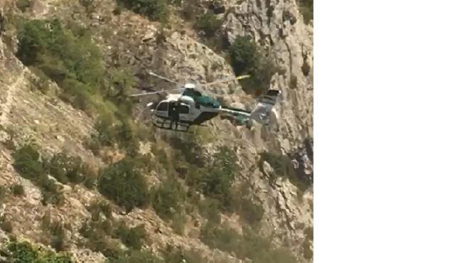 El helicóptero en el rescate del senderista en Alquézar este martes.