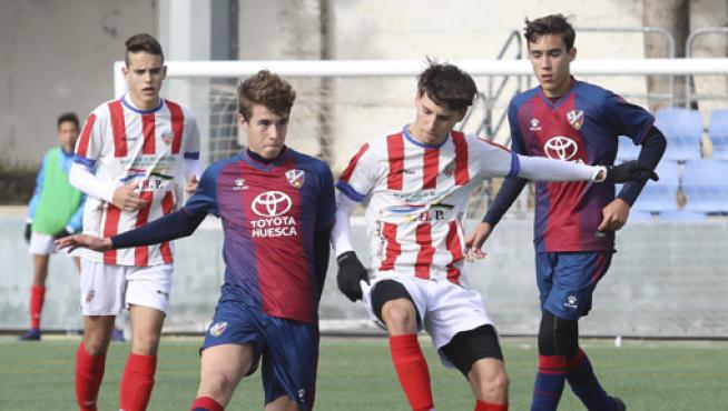 Partido entre la S.D. Huesca y el Monzón Fútbol Base en la categoría División Honor Cadete.