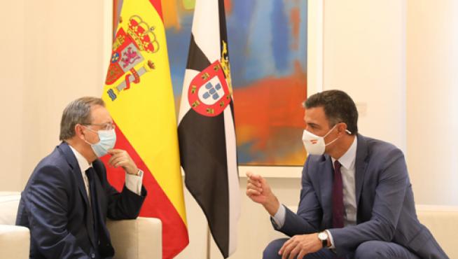 Juan José Vivas y Pedro Sánchez durante la reunión de este miércoles.