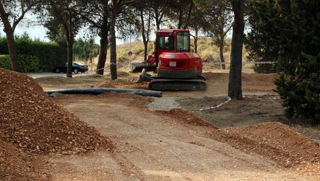 Obras en construcción del parque multideporte situado entre el Alcoraz y el Club de Tenis.