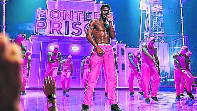 Lil Nas X subió la temperatura con su actuación en la gala MTV