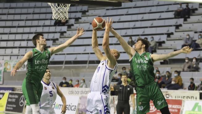 El juego interior del Peñas es ahora el principal problema por la falta de efectivos.