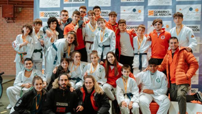 Deportistas del Ibón en el Campeonato de Aragón disputado en Monzalbarba.