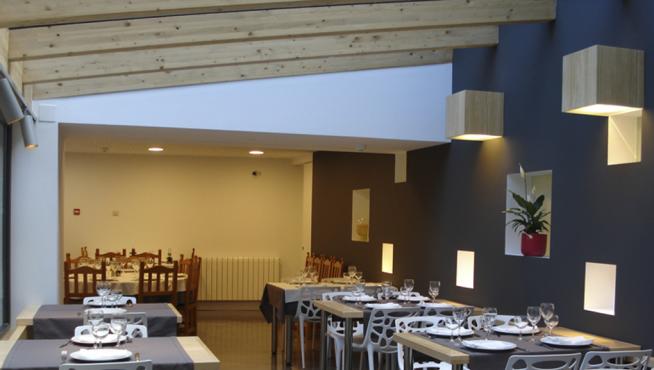 Instalaciones del bar restaurante del núcleo ribagorzano de Aneto, en el Valle del Noguera Ribagorzana.