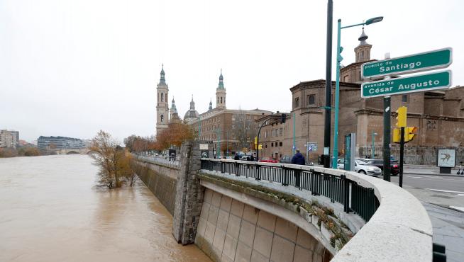 Vista del Ebro desde el Puente de Santiago de Zaragoza.