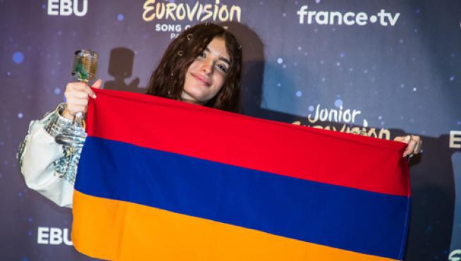 Maléna, de 14 años, se convirtió en la ganadora interpretando un tema en armenio con un estribillo en inglés titulado “Qami Qami”. FRANCE JUNIOR EUROVISION SONG CONTEST 2021