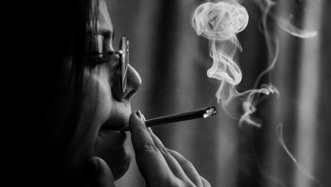 En España fuma el 25% de los mayores de 15 años y el hábito crece entre las mujeres