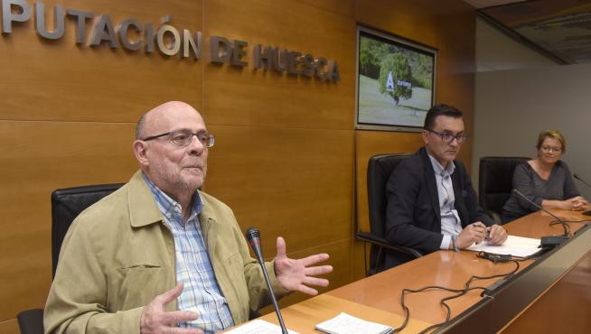 Francisco Parra, Roque Vicente y Remedios Cerezo durante la presentación de la nueva campaña.
