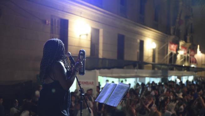 Foto de archivo de un concierto durante las Fiestas de San Lorenzo en la plaza de Navarra.