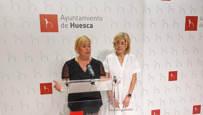 La concejala de Desarrollo, Rosa Gerbás y la técnico Pilar Almudévar.