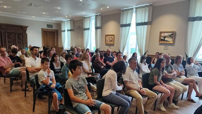Este sábado tuvo lugar en el Ayuntamiento de Oloron el acto de conocimiento por parte de los jóvenes y sus familias