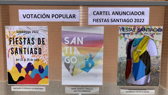 Los tres carteles finalistas están expuestos en el Ayuntamiento de Sabiñánigo para que los vecinos puedan verlos.