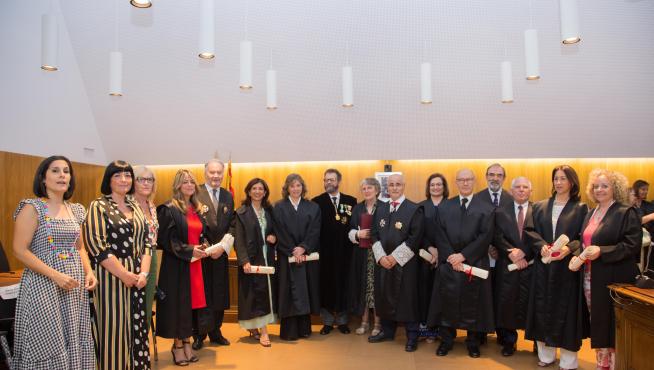 Entrega de insignias y diplomas por parte del Colegio de Procuradores de la Provincia de Huesca.