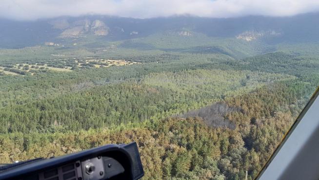 Vista aérea de la zona calcina del incendio de Sigüés.