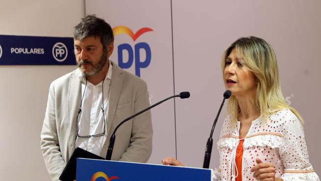 El presidente provincial, Gerardo Oliván, y la portavoz en las Cortes de Aragón, Mar Vaquero.